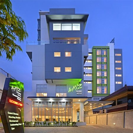 Whiz Prime Hotel Basuki Rahmat Malang Exterior photo
