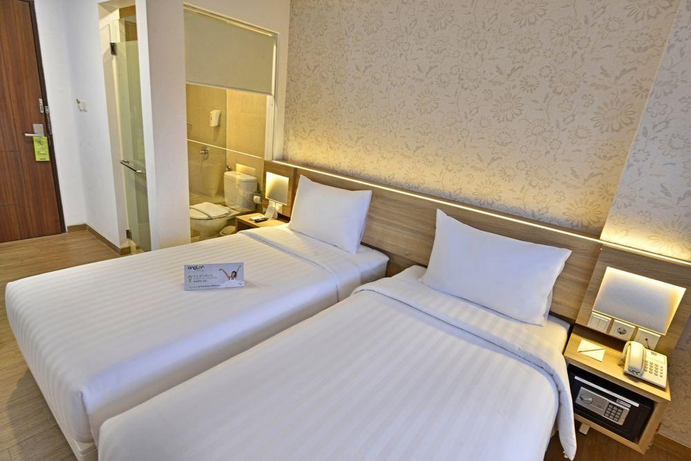 Whiz Prime Hotel Basuki Rahmat Malang Exterior photo