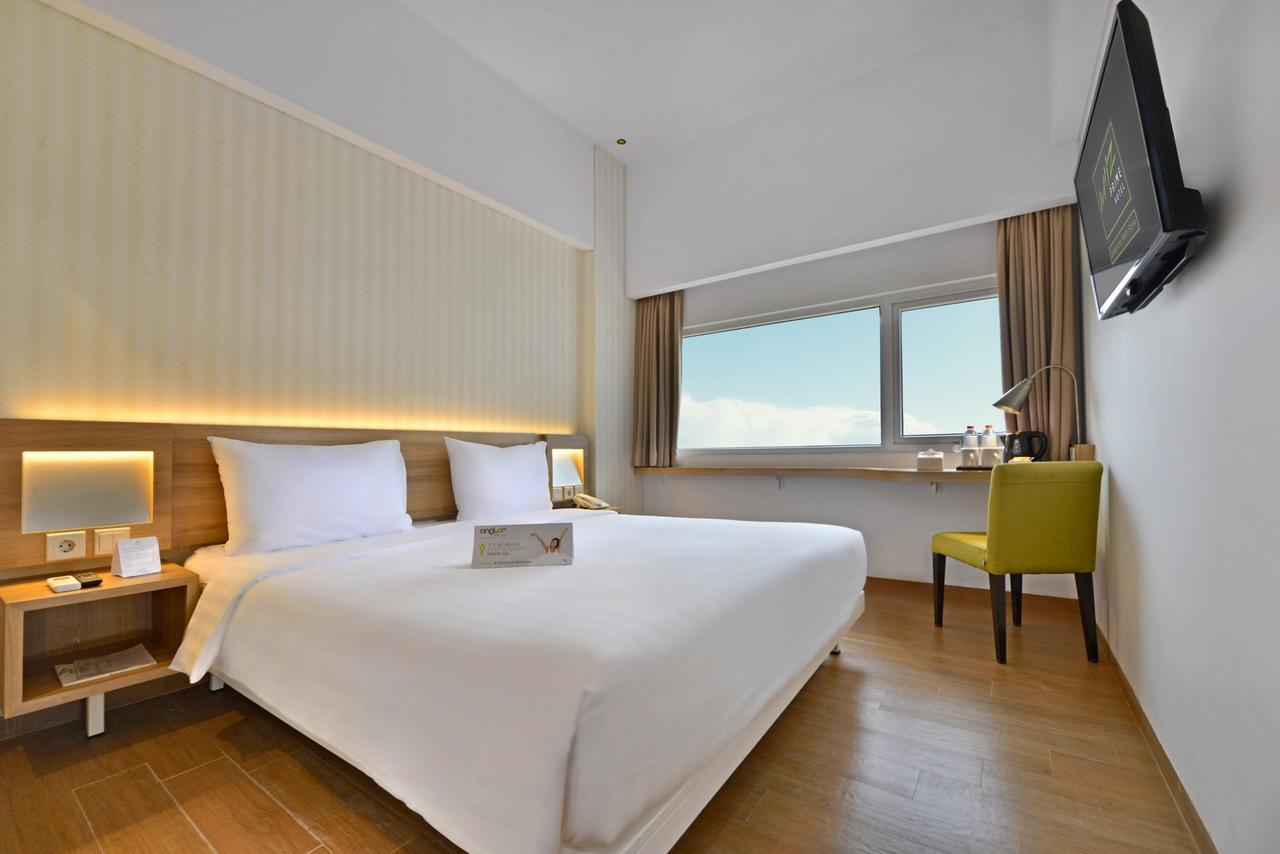 Whiz Prime Hotel Basuki Rahmat Malang Exterior photo